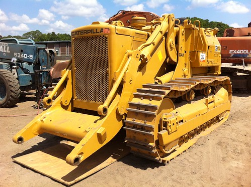 container caterpillar dozer heavyequipment komatsu excavator 40container containerizeequipment shippingequipmentoverseas howtoshipheavyequipment containerizedequipment equipmentdismantling willanexcavatorfitina40footcontainer containerizationofequipmentmachinery