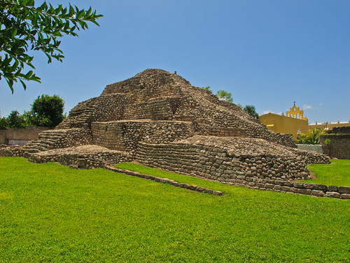 mexico pyramid yucatan places merida centralamerica acanceh geocity camera:make=canon exif:make=canon exif:iso_speed=80 exif:focal_length=61mm geostate geocountrys exif:lens=61305mm exif:aperture=ƒ50 exif:model=canonpowershotg12 camera:model=canonpowershotg12 geo:lat=20813807 geo:lon=89452141