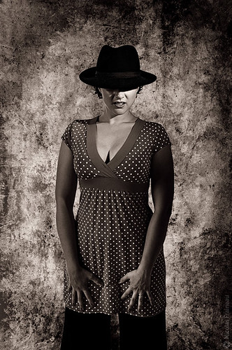 portrait woman hat photoshop studio nikon femme nicolas killer chapeau ambiance aurélie 18200mm d90 fraineau