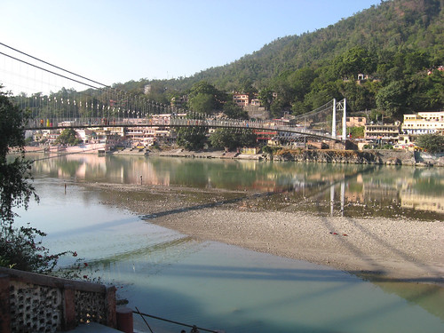 bridge india river holy hinduism ganga rishikesh swargashram ramjhula uttarakhand gamges ऋषिकेश