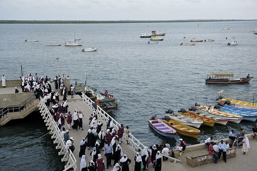 girls students port boats island kenya islam lamu frankfocus