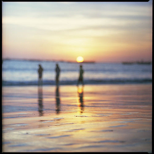 blue light sunset sky people bali sun color colour 120 6x6 film beach beauty silhouette mediumformat indonesia square one photo sand asia mood dof kodak bokeh epson kiev88 jimbaran 160nc v700 autaut kaleinar