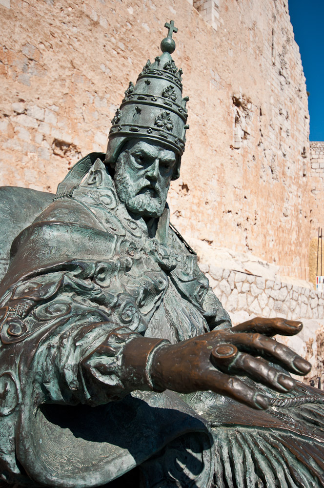 La estatua del Papa Luna de Peñiscola