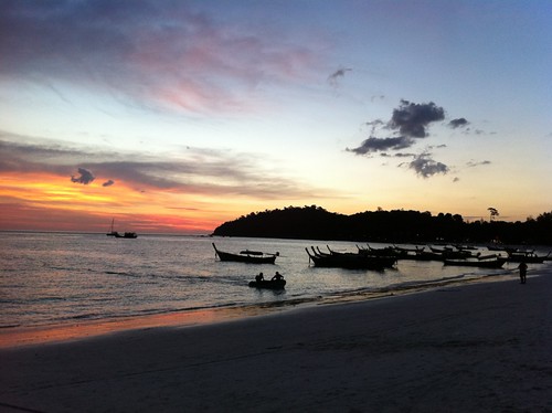 sunset beach thailand boats dusk kohlipe