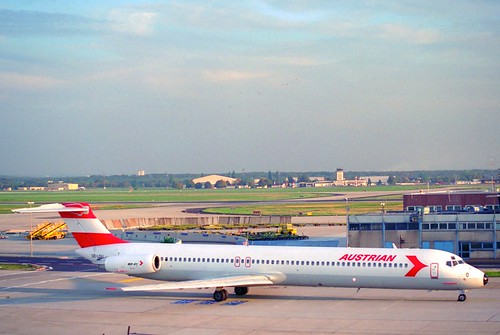 Austrian Airlines MD-81; OE-LDU@FRA;10.10.1995