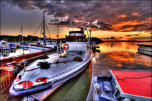 sunset boat nikon harbour hdr highdynamicrange båt stenungsund solnedgång hamn d90 nikond90