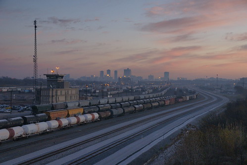 railroad skyline train sunrise texas sony unionpacific alpha bnsf fortworth uprr a700 tamron1750 davidsonyard