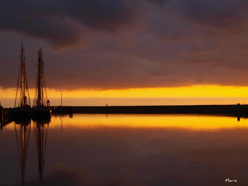 sunset sun haven water zonsondergang sailing harbour ships sail sonne zon stavoren zeilboot zeilschip schepen cloudsstormssunsetssunrises