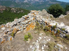Sommet du Castellacciu : les murs du castellu