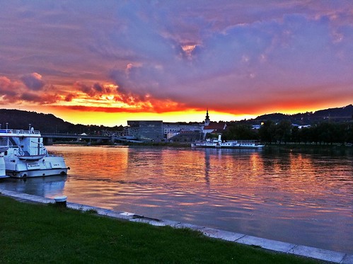 sunset linz austria evening abend sonnenuntergang danube autriche donau iphone österreich