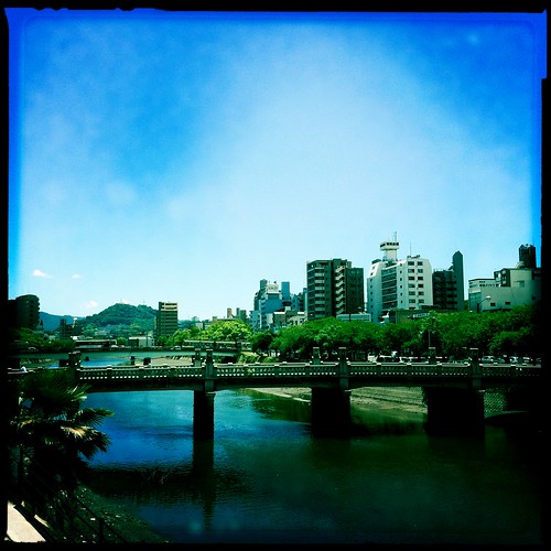 river hiroshima johnslens hipstamatic japan2011 blankonoirfilm
