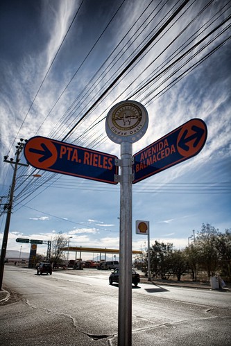 chile road street trip travel blue vacation sky lines car station weather sign canon eos avenida reisen flickr day view post cloudy action outdoor may shell ciudad oasis 25 atacama land modified petrol gps conceptual fuel topaz calama travelgroup rieles 2470mm wikinger 2011 balmaceda canoneos5d canonef2470mmf28l regióndeantofagasta crucelongitudinalcarmenaltocalama 4523t