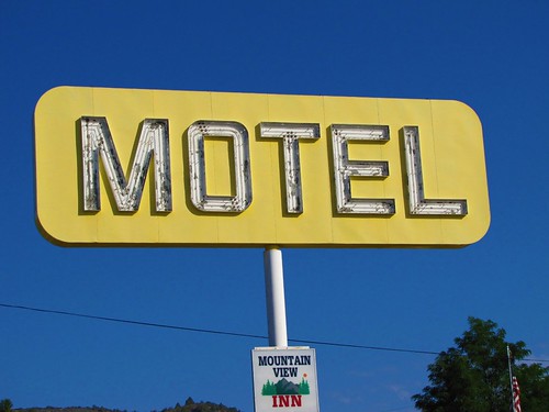 california sky smalltown motels yreka metalsigns vintagesigns plasticsigns vintagemotels