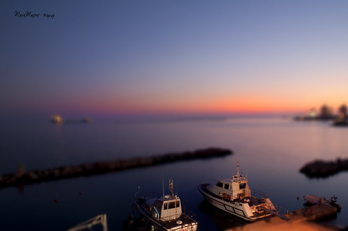tramonto barche porto taranto tiltshift