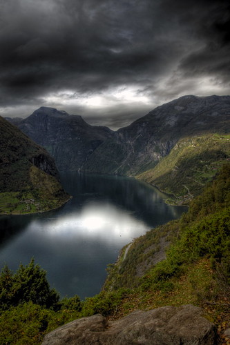 portrait sun mountains reflection norway clouds dark landscape mirror norge europe long moody sony deep calm fjord rays alpha scandinavia heavy geiranger aalesund alesund 580 the4elements a580