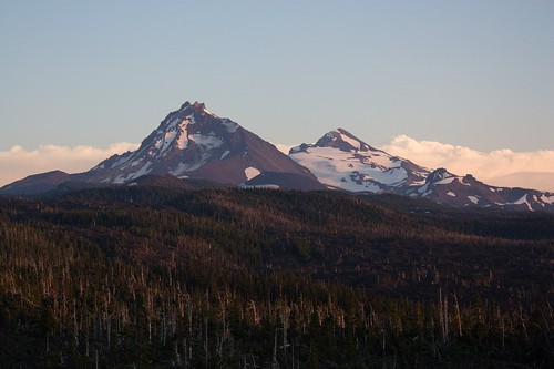 sunset summer mountain snow oregon lava view sister north central pass scenic glacier observatory mackenzie cascades geology middle northsister middlesister deewrightobservatory deewright mackenziepass
