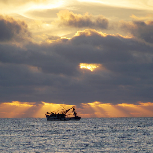 ocean sunset sea sky southamerica water silhouette clouds mar ecuador fishing barco ship saveme deleteme10 ocaso sudamérica puertolópez