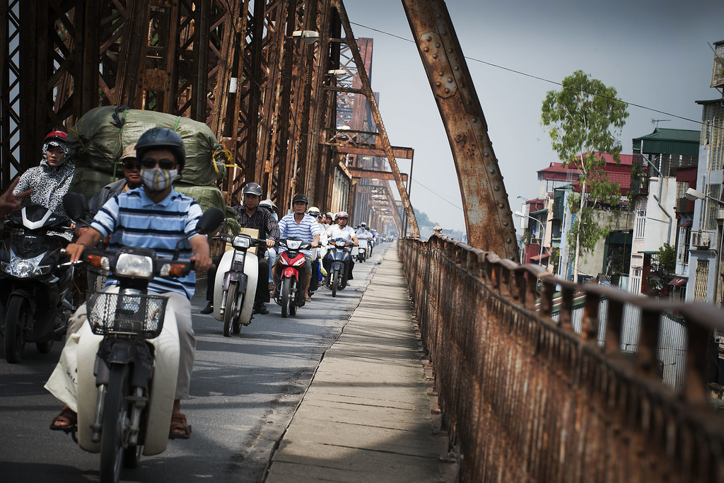 Trafic interrompu sur le pont Long Biên à Hanoi - Photo de United Nations Photo