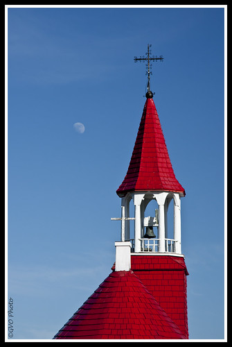 red moon canada church architecture lune canon rouge cross bell quebec belltower québec église cloche croix tadousac clocher 50d gvomit gvophoto