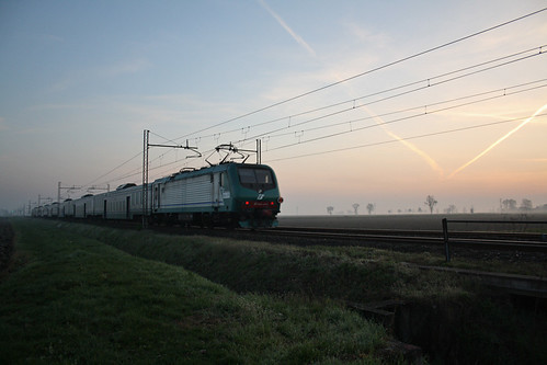 sunrise italia alba trains railways fs pavia trenitalia treni ferrovie e464 sartiranalomellina affrescoviaggiante r10508