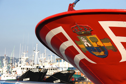 boats harbor coatofarms fishingboats escudo colindres