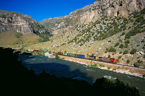 train river canyon freight bnsf windriver freighttrain warbonnet windrivercanyon manifestfreight