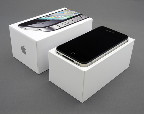 iPhone 4S unboxing 17-10-11
