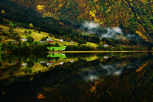 autumn trees houses house mist mountain lake mountains reflection tree nature water norway rock fog canon landscape mirror rocks autumncolours hordaland canon30d canoneos30d sigma1850f28dcexmacro klaracolor