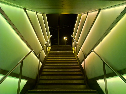 green luz stairs underground subway licht zurich tram escalera nightlight grün zürich hbf verd treppen züri