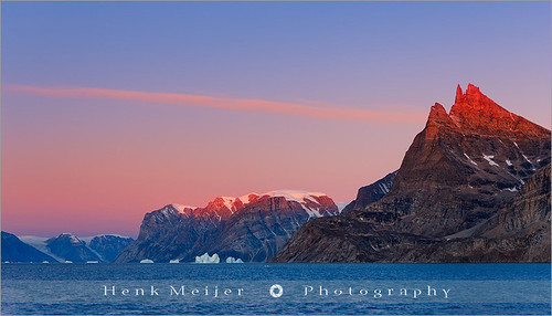 morning winter red mountain snow cold ice water sunrise canon landscape glow view dusk peak east arctic greenland fjord iceberg viewpoint meijer icebergs henk ittoqqortoormiit scoresbysund ofjord floydian canoneos1dsmarkiii øfjord