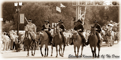 horses cowboys drive cattle cows longhorns kansas cowgirls endofthetrail retiredtraveler