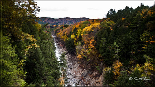 travel autumn usa fall colors river vermont newengland gorge hartford quechee quecheegorge