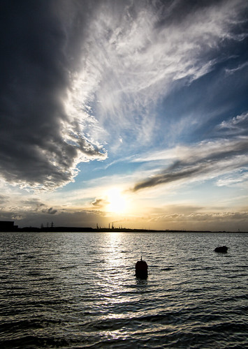 uk sunset sea england sky seascape water silhouette clouds hampshire tokina explore solent refinery oilrefinery calshot fawley southamptonwater explored topazadjust tokinaatxprodxaf1116mm