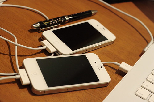 iPhone 4S - SoftBank vs KDDI.